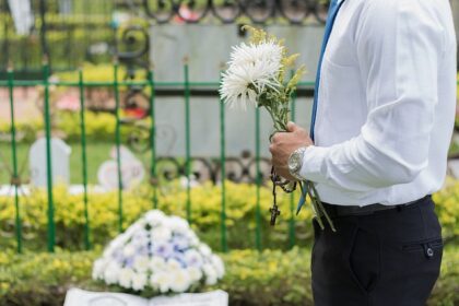 10 Awkward Funeral Moments