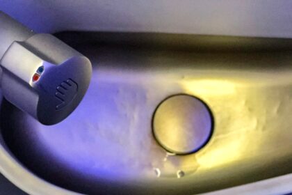 The Reason Some Experts Recommend Against Washing Your Hands in Airplane Bathrooms