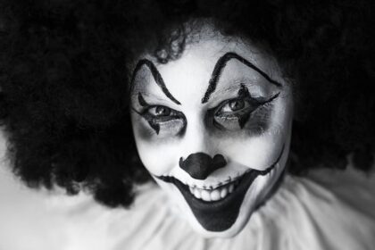 10 Strange Examples of Mass Hysteria