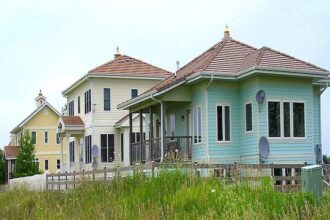 10 Weird Communes From Around the World