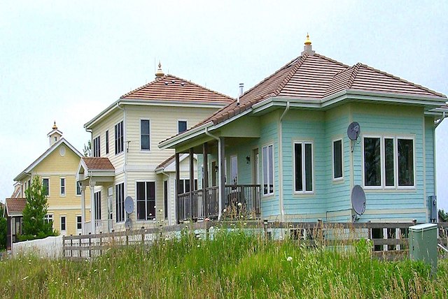 10 Weird Communes From Around the World