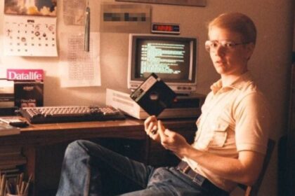 44 Nostalgic Photos Of Vintage Computers From Decades Past