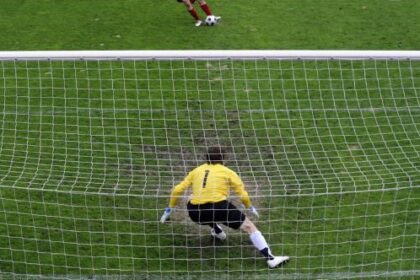 10 Popular but Terrible Goalkeepers