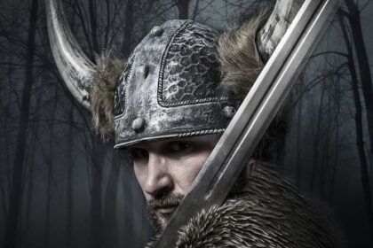 10 Most Spectacular Objects Pulled from the Thames