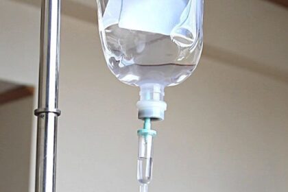 Why does IV saline drips (salt water) rehydrate us, but drinking salt water is harmful?