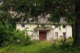10 Shocking Tales of Bodies Found in Abandoned Houses