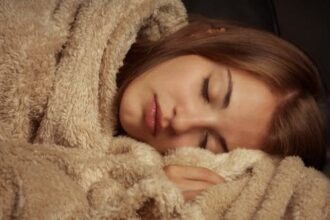 10 Everyday Human Behaviors That Are Actually Survival Instincts