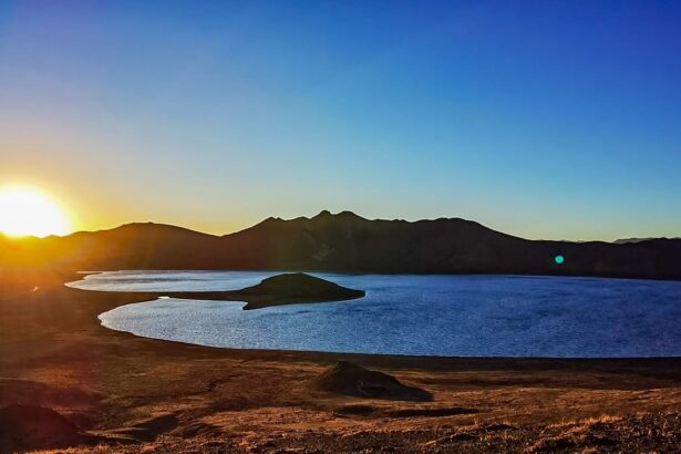 13 Dreamlike Lakes Around the World That Will Transport You to Another Realm