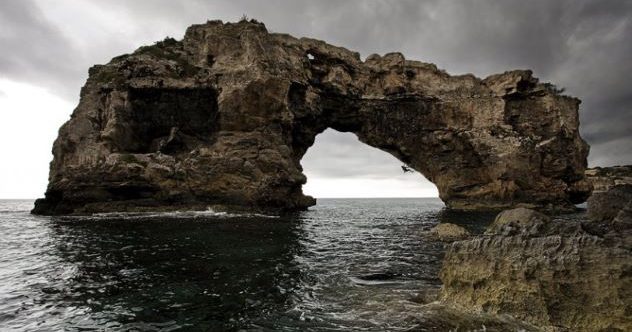 10 Travel Experiences Featuring Awe-Inspiring Arches