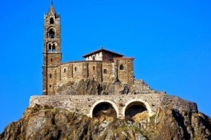 10 Old Structures That Are Really Difficult to Reach