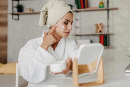 10 Most Dangerous Beauty Products That We Still Use Anyway