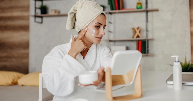 10 Most Dangerous Beauty Products That We Still Use Anyway