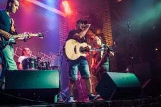 10 Iconic Songs That Were Album Tracks, Not Singles