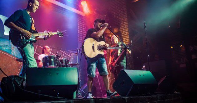 10 Iconic Songs That Were Album Tracks, Not Singles