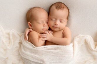10 Twins Born in Different Months, Years, and Even Decades