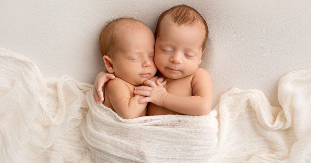 10 Twins Born in Different Months, Years, and Even Decades