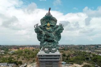 10 Intriguing Stories Surrounding The World’s Tallest Statues