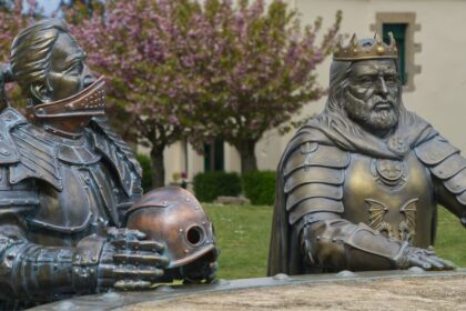 Medieval Monarchs’ Powers Explained | KickassFacts