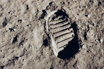 44 Vintage NASA Photos That Define The Space Age