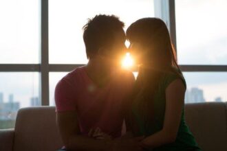10 Behind the Scenes Facts about Iconic Kisses in Movies