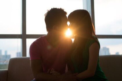 10 Behind the Scenes Facts about Iconic Kisses in Movies