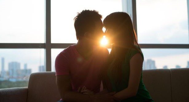 10 Behind the Scenes Facts about Iconic Kisses in Movies