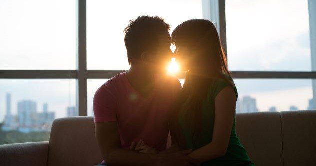 10 Behind the Scenes Facts about Iconic Kisses in Movies