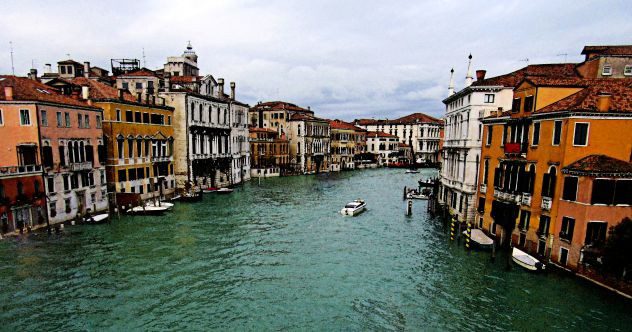 10 Major Cities Being Swallowed by the Earth