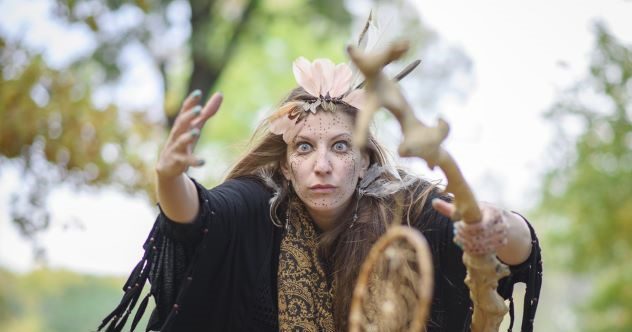 10 Female Partners of Cult Leaders and Their Fates