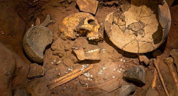 10 Chilling Murder Mysteries from Ancient History